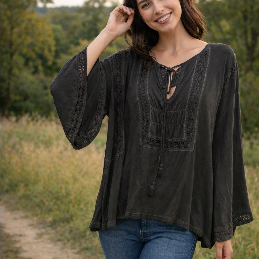 POL- Elegant Black Lace Trim Blouse